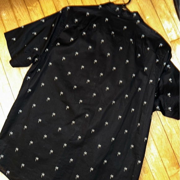 H&M Short Sleeve Button Up - Large - Picture 3 of 5